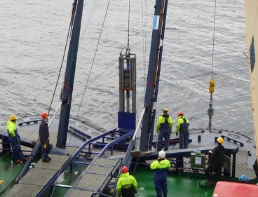 All crew on deck for the piston coring.