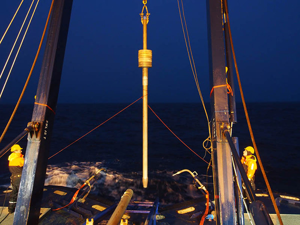 Gravity coring from the aft-deck of icebreaker Oden. Markus Karasti and Matt O’Regan from Department of Geological Sciences, Stockholm University, are keeping the corer from swinging in the gale force wind. Nights are now fast getting darker for each day.
