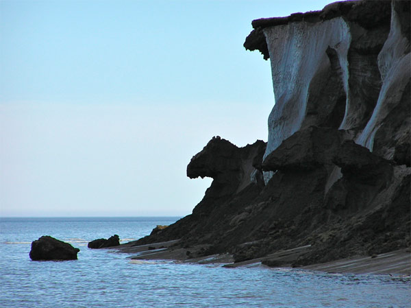 Thermal collapse and erosion of old permafrost masses. Photo: Igor Semiletov